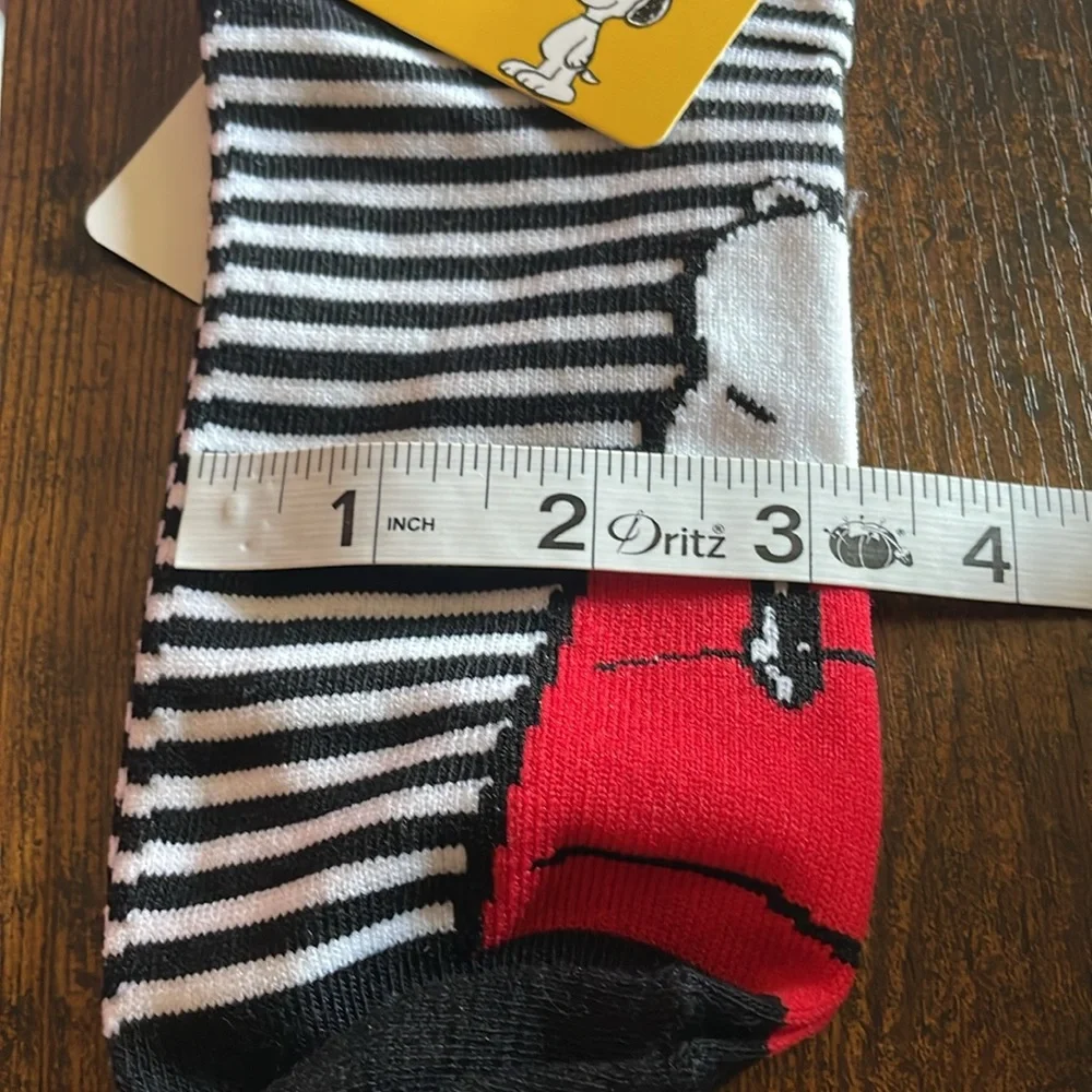 Mickey Mouse Disney Snoopy Peanuts Black White No Show Socks 9-11 Women’s